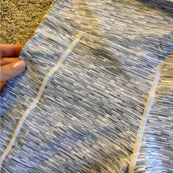 ZYIA Gray High-Rise Capri Leggings with pockets - Picture 5 of 8